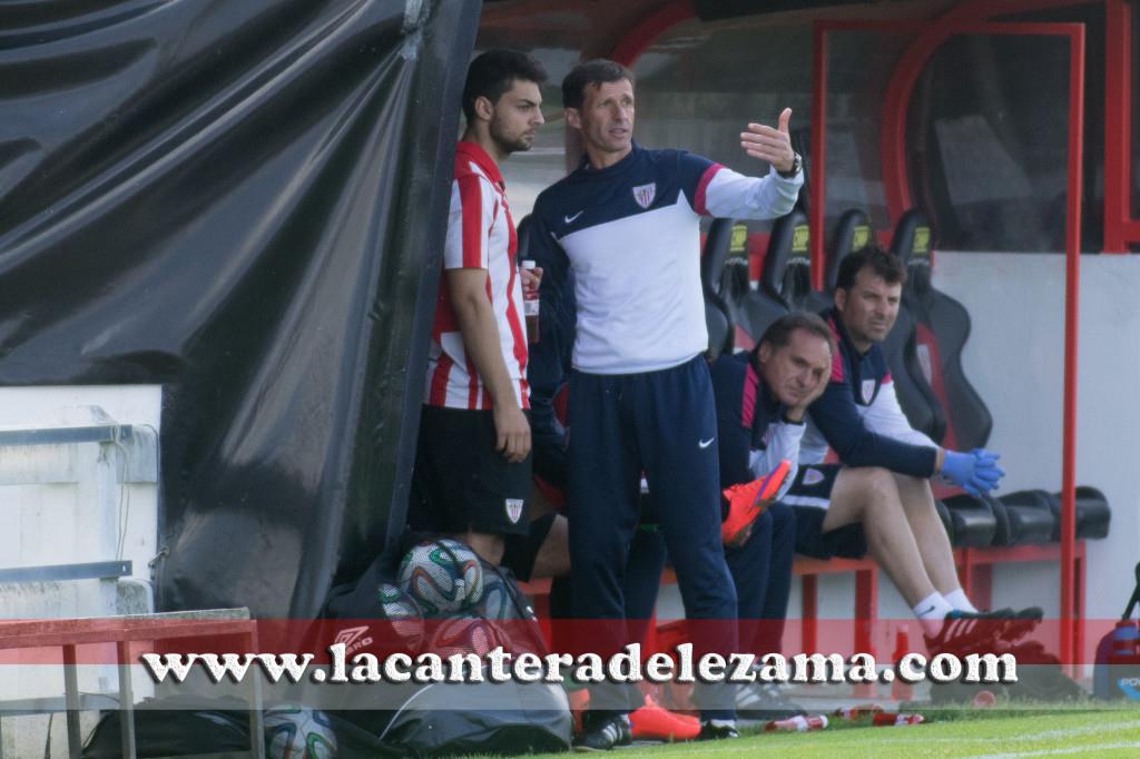 Momentos previos al debut de Villalibre con el Bilbao Athletic en 2015 | Foto: Unai Zabaleta