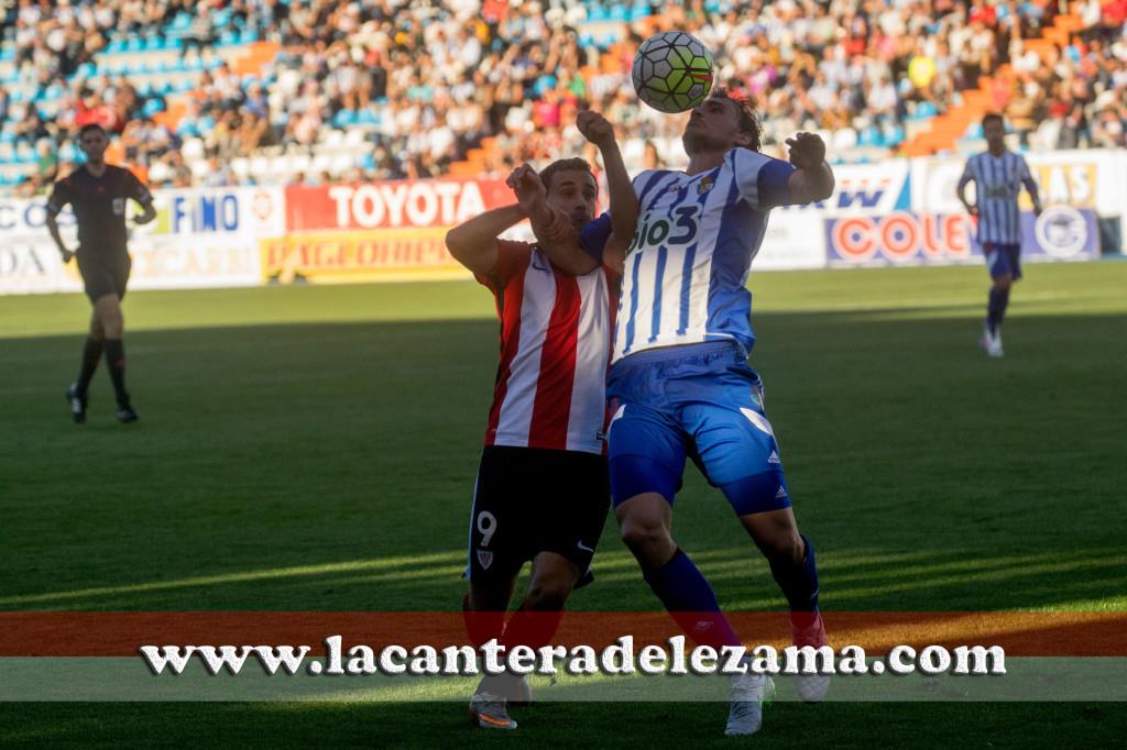 Gorka Santamaría en el partido de El Toralín | Foto: Unai Zabaleta