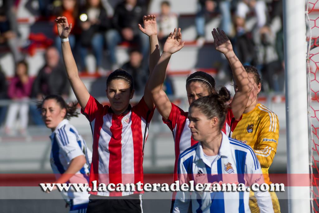 El Athletic ante la Real esta temporada en Lezama | Foto: Unai Zabaleta