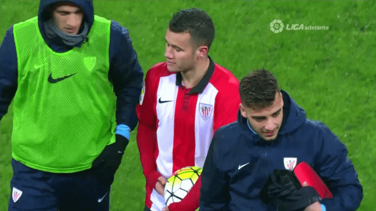 Aketxe con el balón al termino del partido | Foto: Captura video-resumen (laliga.es)