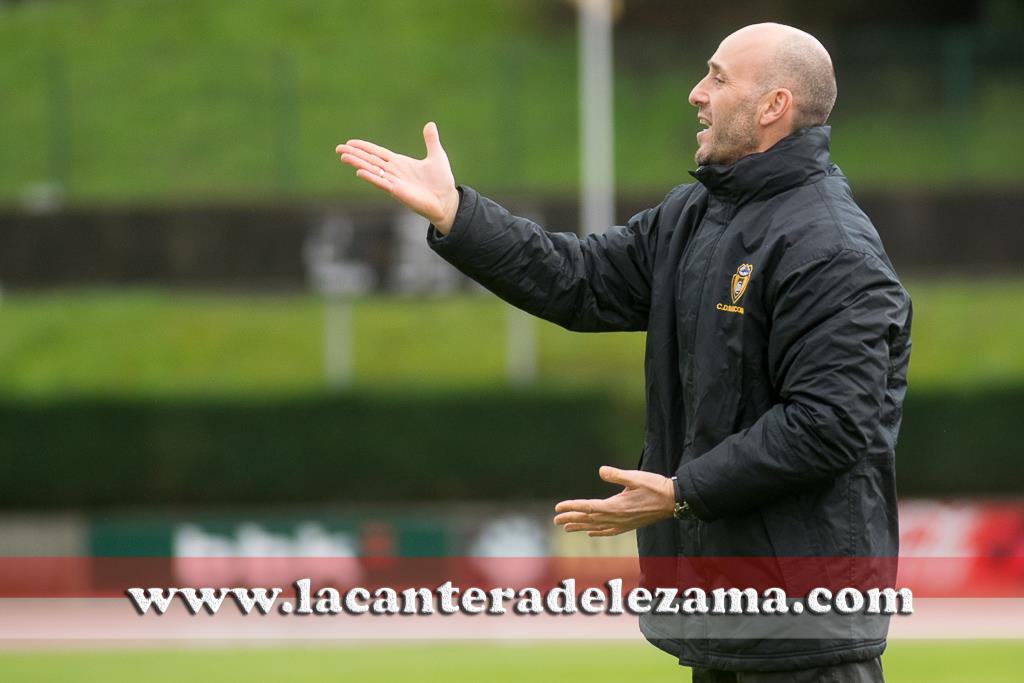 José Luaces entrenador del Basconia | Foto: Unai Zabaleta