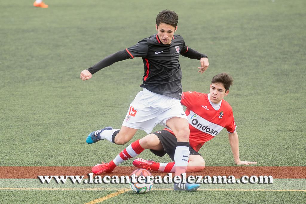 Peru Nolaskoain con el Athletic ante el Danok Bat | Foto: Unai Zabaleta