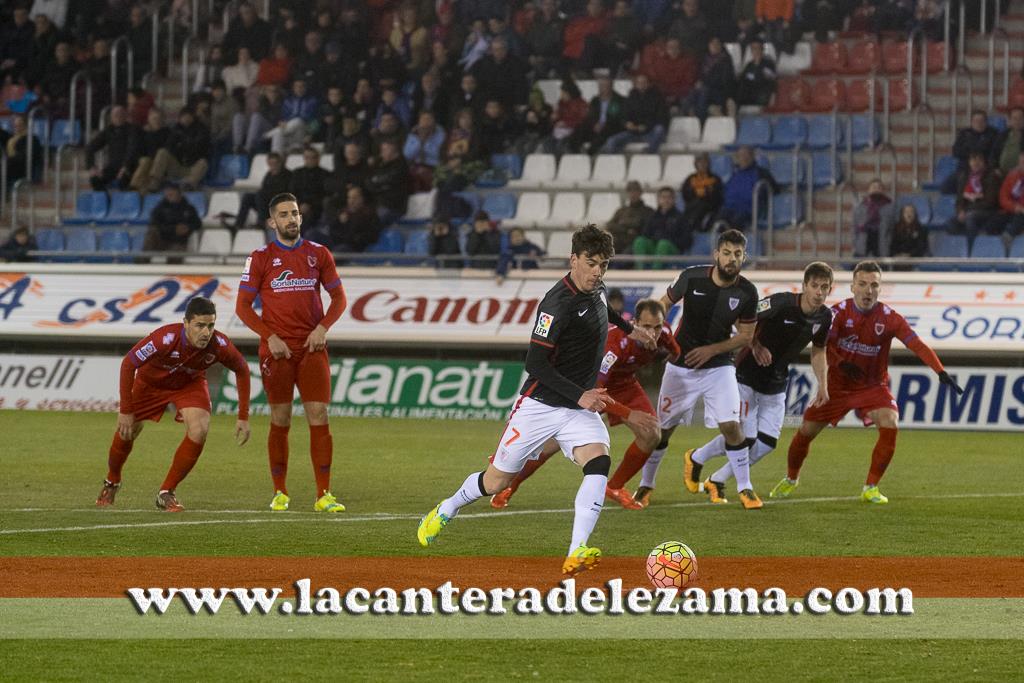 Guarrotxena anota el penalti ante el Numancia | Foto: Unai Zabaleta