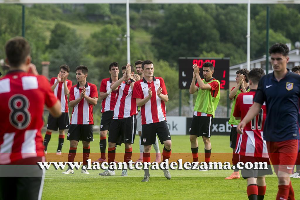 El Athletic se despide de su afición al finalizar el partido | Foto: Unai Zabaleta