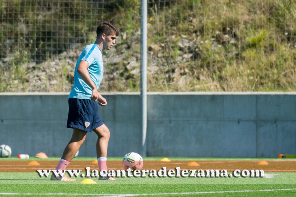 Iker Undabarrena ejercitándose en Lezama | Foto: Unai Zabaleta