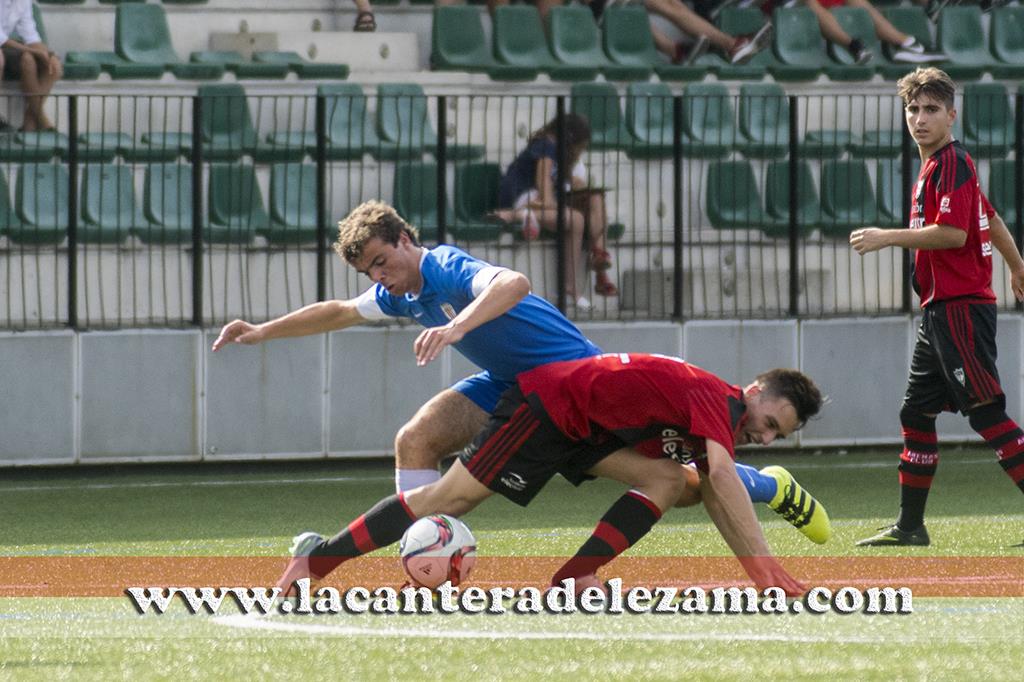 Artola lucha por un balón | Foto: Unai Zabaleta