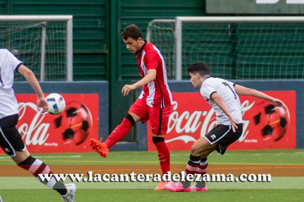 Iñigo Vicente con el Bilbao Athletic | Foto: Unai Zabaleta