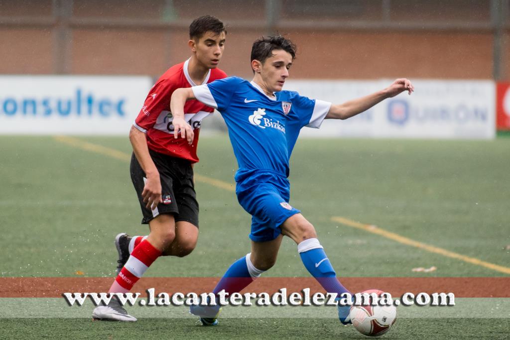 Erik Gonzalez durante el partido | Foto: Unai Zabaleta