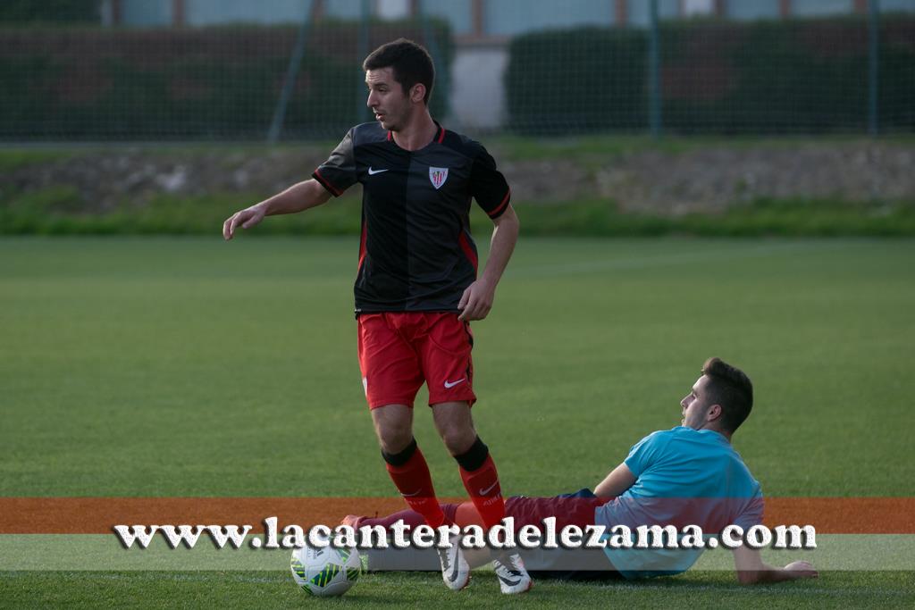 Iñigo García ante Jurgi | Foto: Unai Zabaleta