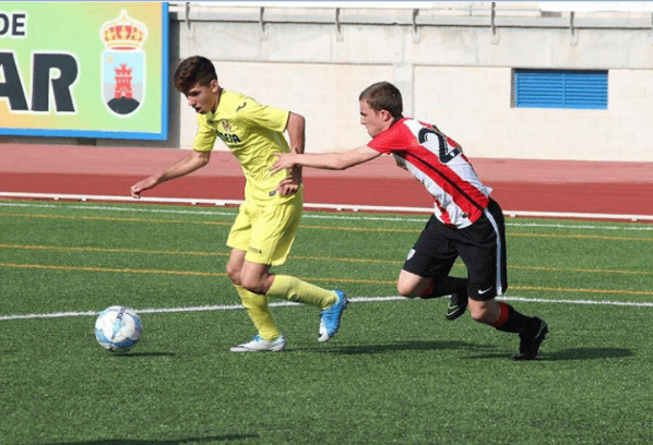Asier Aurtenetxe  en el Torneo de Roquetas de Mar ante el Villarreal