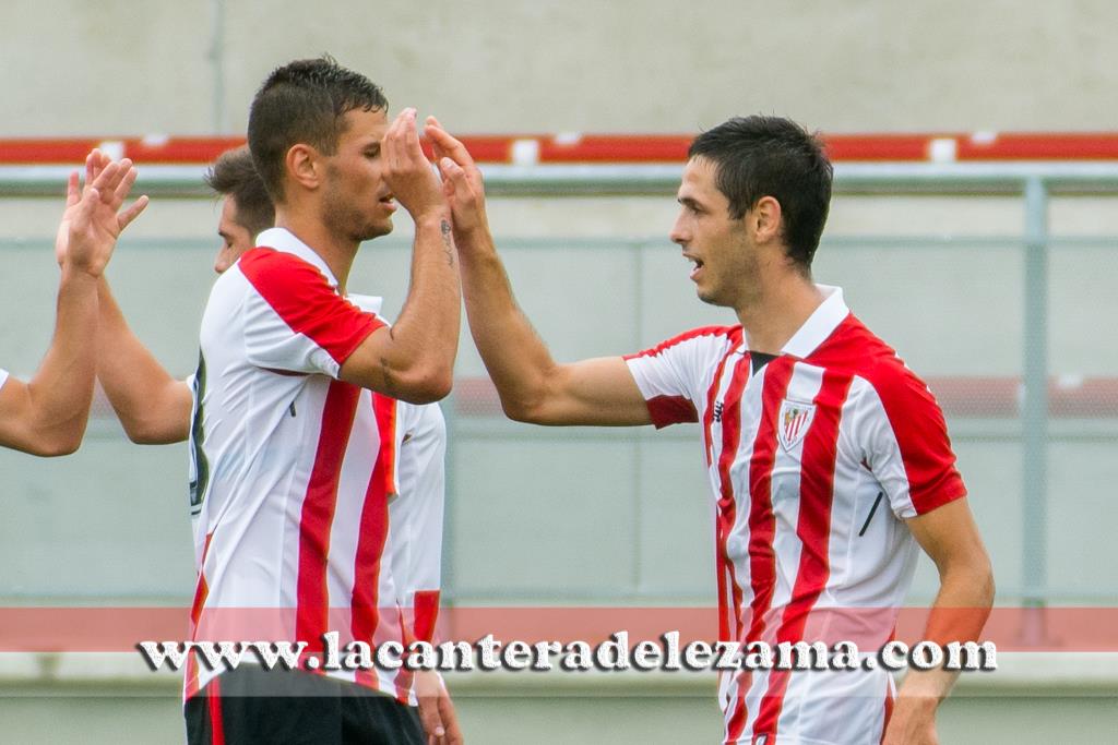 Guruzeta celebra un gol con Benito | Foto: Unai Zabaleta