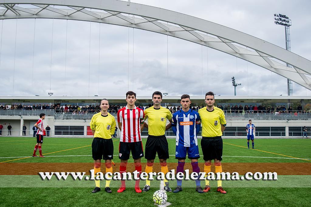 Los dos capitanes antes del saque inicial | Foto: Unai Zabaleta