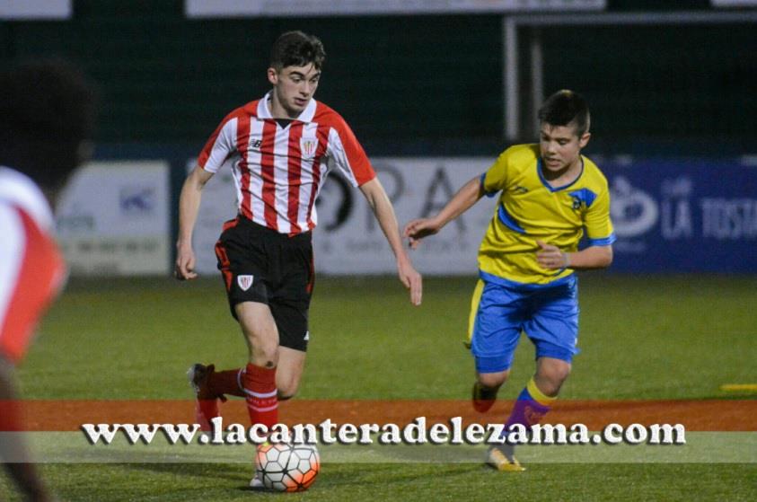 El Athletic Infantil A ante el Trapagaran | Foto: Unai Zabaleta