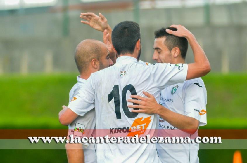 Los jugadores del Gernika celebran un gol esta temporada | Foto: Unai Zabaleta